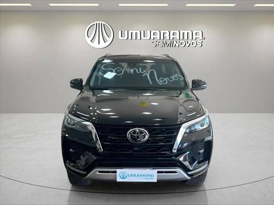 TOYOTA HILUX 2.8 D-4D TURBO DIESEL CD SRX 4X4 AUTOMÁTICO