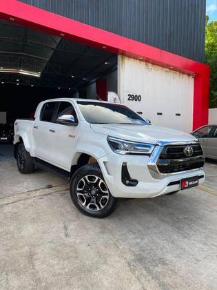 TOYOTA HILUX 2.8 D-4D TURBO DIESEL CD SRX PLUS 4X4 AUTOMÁTICO
