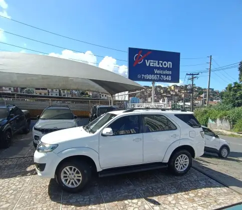 TOYOTA HILUX SW4 2.7 SR 7 LUGARES 4X2 16V FLEX 4P AUTOMÁTICO TOYOTA HILUX SW4 2.7 SR 7 LUGARES 4X2 16V FLEX 4P AUTOMÁTICO