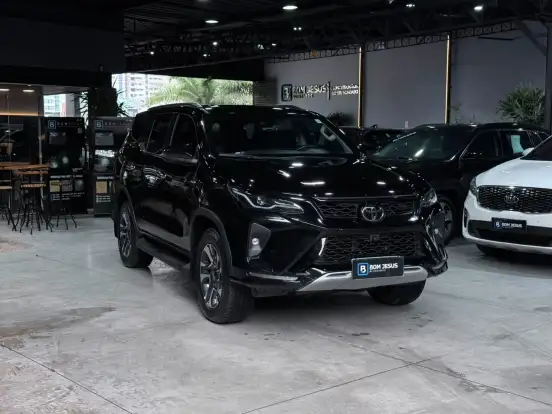 TOYOTA-HILUX SW4-2025