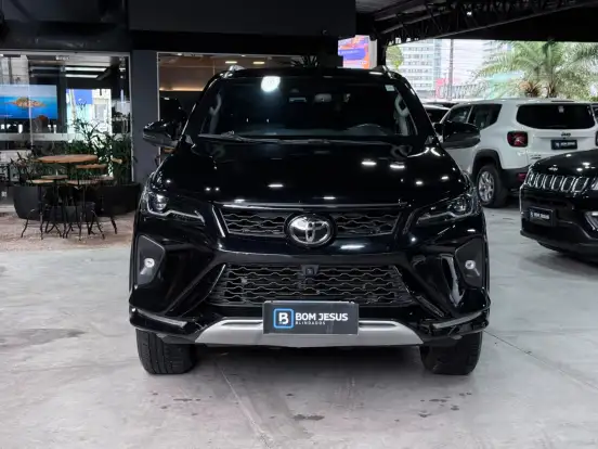 TOYOTA-HILUX SW4-2025
