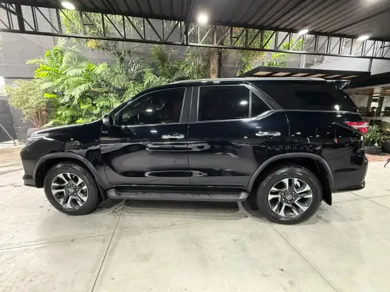 TOYOTA-HILUX SW4-2025