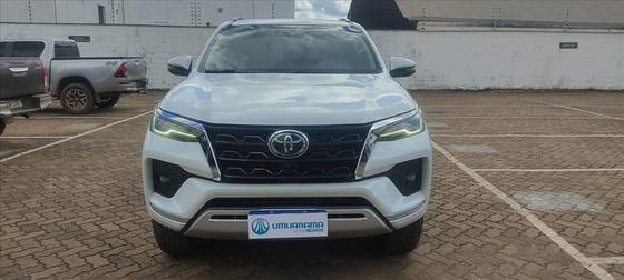 TOYOTA HILUX SW4 2.8 D-4D TURBO DIESEL SRX 4X4 AUTOMÁTICO