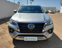 TOYOTA HILUX SW4 2.8 D-4D TURBO DIESEL SRX 4X4 AUTOMÁTICO TOYOTA HILUX SW4 2.8 D-4D TURBO DIESEL SRX 4X4 AUTOMÁTICO