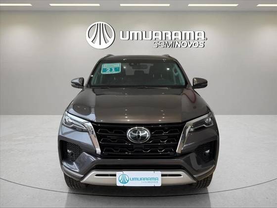 TOYOTA HILUX SW4 2.8 D-4D TURBO DIESEL SRX 4X4 AUTOMÁTICO
