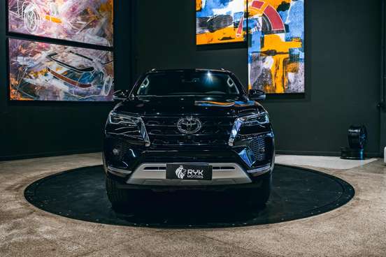 TOYOTA-HILUX SW4-2023