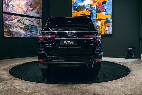 TOYOTA-HILUX SW4-2023