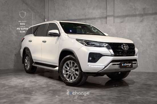 TOYOTA-HILUX SW4-2023
