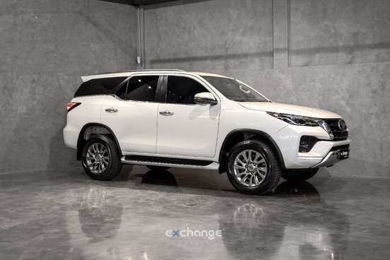 TOYOTA-HILUX SW4-2023