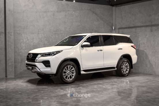 TOYOTA-HILUX SW4-2023