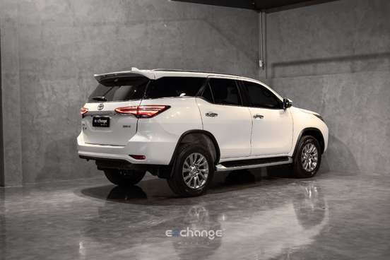 TOYOTA-HILUX SW4-2023