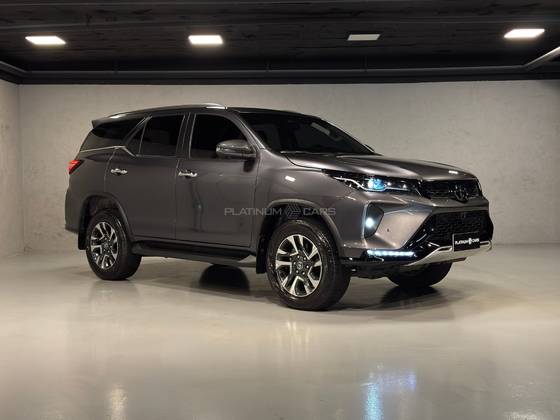 TOYOTA HILUX SW4 2.8 D-4D TURBO DIESEL SRX PLATINUM 4X4 AUTOMÁTICO