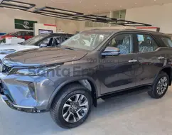 TOYOTA HILUX SW4 2.8 D-4D TURBO DIESEL SRX PLATINUM 4X4 AUTOMÁTICO TOYOTA HILUX SW4 2.8 D-4D TURBO DIESEL SRX PLATINUM 4X4 AUTOMÁTICO