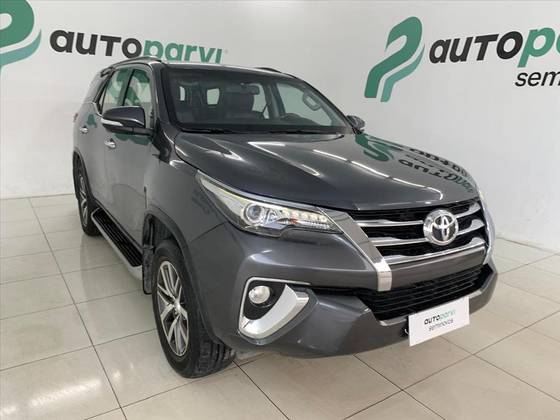 TOYOTA HILUX SW4 2.8 SRX 4X4 7 LUGARES 16V TURBO INTERCOOLER DIESEL 4P AUTOMÁTICO