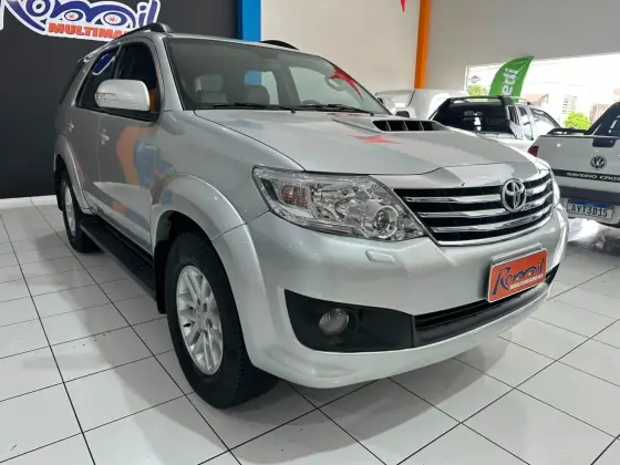 TOYOTA HILUX SW4 3.0 SRV 4X4 16V TURBO INTERCOOLER DIESEL 4P AUTOMÁTICO TOYOTA HILUX SW4 3.0 SRV 4X4 16V TURBO INTERCOOLER DIESEL 4P AUTOMÁTICO