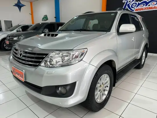TOYOTA-HILUX SW4-3.0 SRV 4X4 16V TURBO INTERCOOLER DIESEL 4P AUTOMÁTICO TOYOTA-HILUX SW4-2013