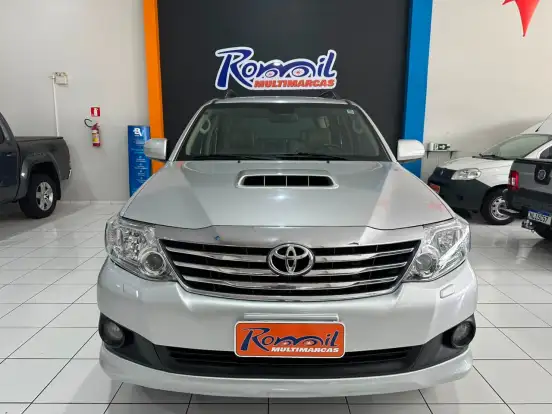 TOYOTA-HILUX SW4-3.0 SRV 4X4 16V TURBO INTERCOOLER DIESEL 4P AUTOMÁTICO TOYOTA-HILUX SW4-2013