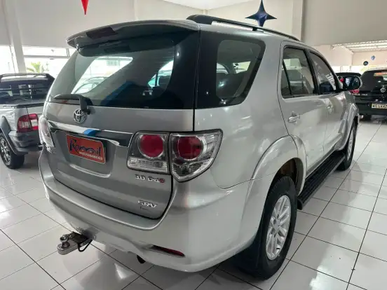 TOYOTA-HILUX SW4-2013