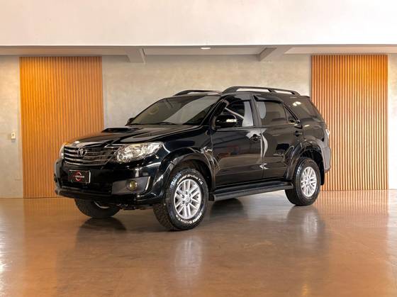 TOYOTA HILUX SW4 3.0 SRV 4X4 16V TURBO INTERCOOLER DIESEL 4P AUTOMÁTICO