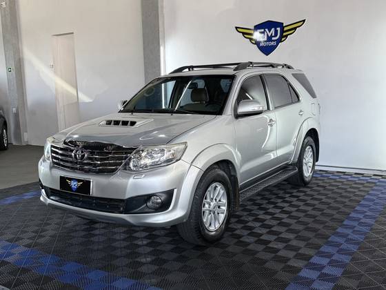 TOYOTA HILUX SW4 3.0 SRV 4X4 16V TURBO INTERCOOLER DIESEL 4P MANUAL