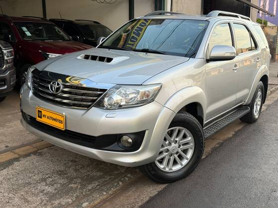 TOYOTA HILUX SW4 3.0 SRV 4X4 7 LUGARES 16V TURBO INTERCOOLER DIESEL 4P AUTOMÁTICO