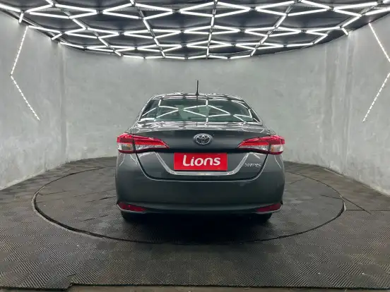 TOYOTA-YARIS-2025