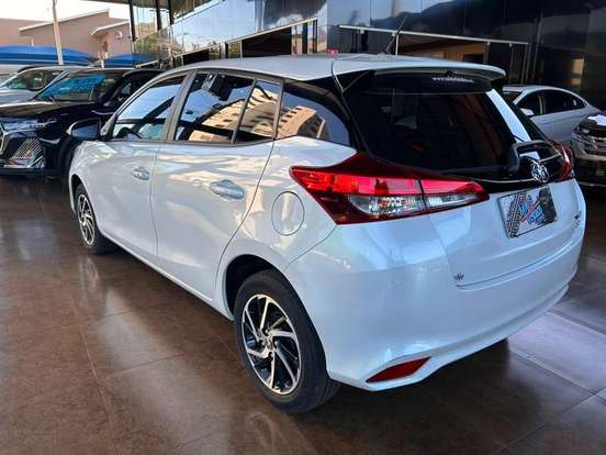 TOYOTA-YARIS-2023