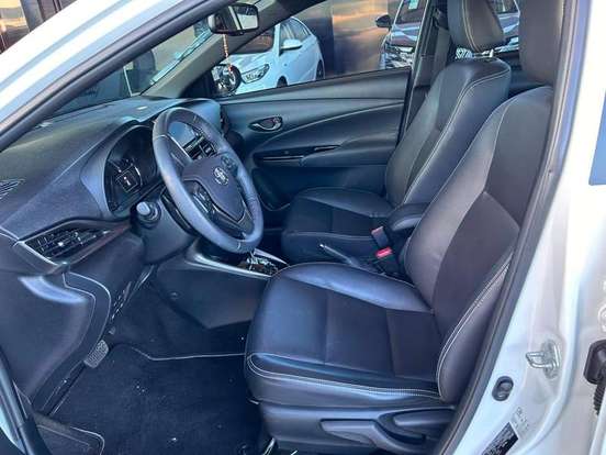 TOYOTA-YARIS-2023