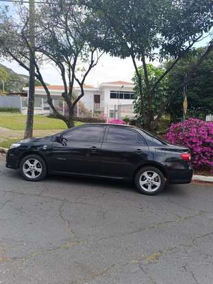 TOYOTA-COROLLA-2013