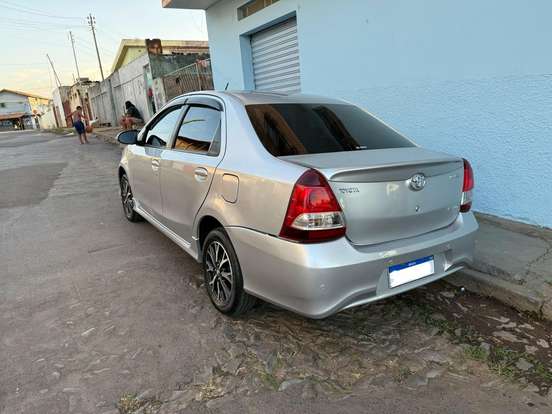 TOYOTA-ETIOS-2017