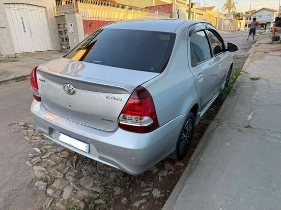 TOYOTA-ETIOS-1.5 PLATINUM SEDAN 16V FLEX 4P AUTOMÁTICO TOYOTA-ETIOS-2017
