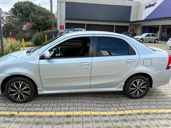TOYOTA-ETIOS-2017