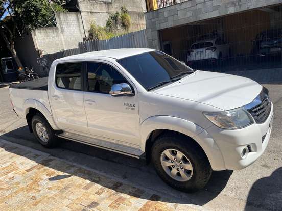 TOYOTA-HILUX-2015