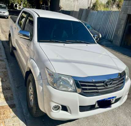 TOYOTA-HILUX-2015