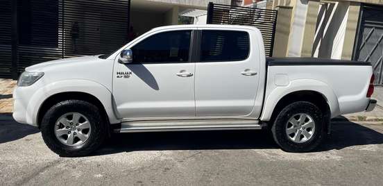 TOYOTA-HILUX-2015