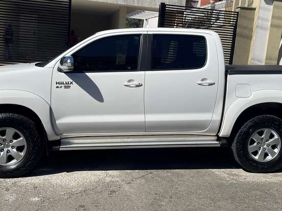 TOYOTA-HILUX-2.7 SRV 4X2 CD 16V FLEX 4P AUTOMÁTICO TOYOTA-HILUX-2015