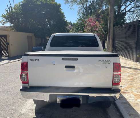 TOYOTA-HILUX-2015