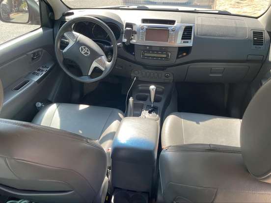 TOYOTA-HILUX-2.7 SRV 4X2 CD 16V FLEX 4P AUTOMÁTICO TOYOTA-HILUX-2015
