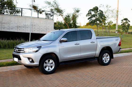 TOYOTA HILUX 2.8 SRV 4X4 CD 16V DIESEL 4P AUTOMÁTICO