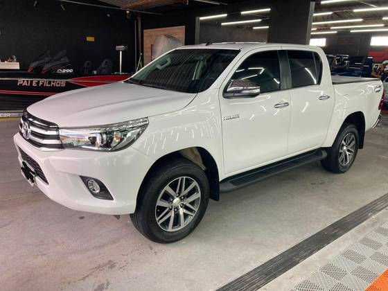 TOYOTA HILUX 2.8 SRX 4X4 CD 16V DIESEL 4P AUTOMÁTICO