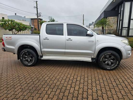 TOYOTA-HILUX-2010