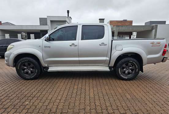 TOYOTA-HILUX-2010