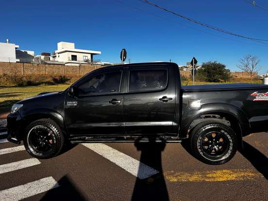 TOYOTA-HILUX-3.0 SRV 4X4 CD 16V TURBO INTERCOOLER DIESEL 4P AUTOMÁTICO TOYOTA-HILUX-2011