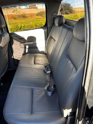 TOYOTA-HILUX-2011