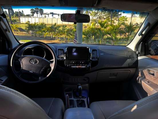 TOYOTA-HILUX-2011