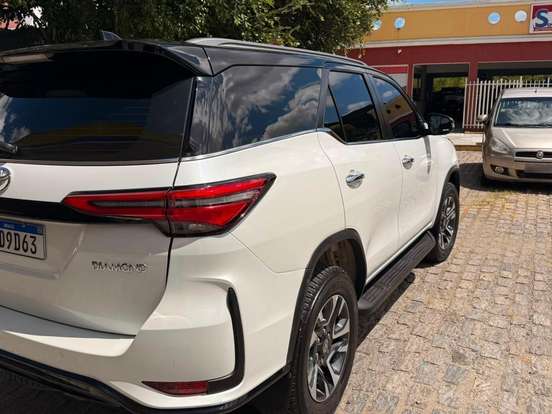 TOYOTA-HILUX SW4-2024