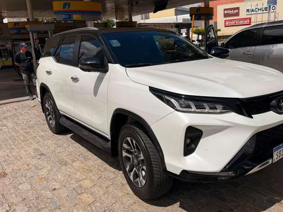TOYOTA-HILUX SW4-2024