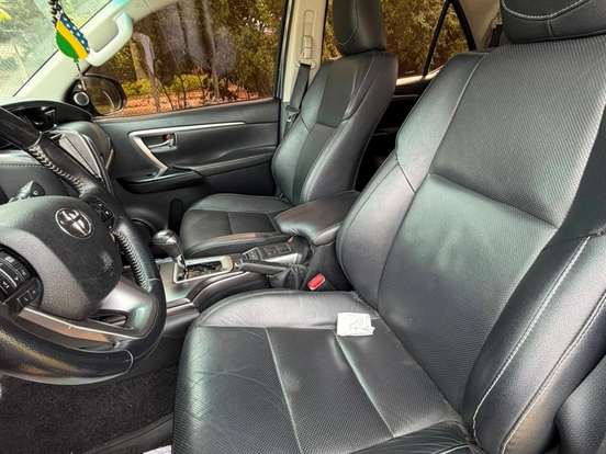 TOYOTA-HILUX SW4-2.8 D-4D TURBO DIESEL SRX 7L 4X4 AUTOMÁTICO TOYOTA-HILUX SW4-2021