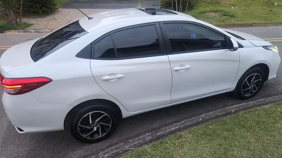 TOYOTA-YARIS-2023