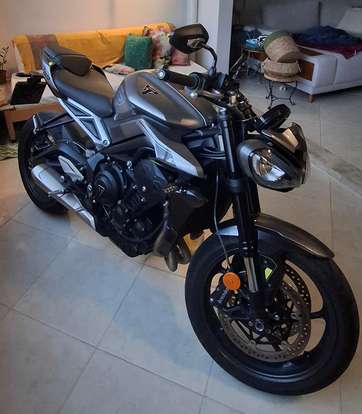 TRIUMPH-STREET TRIPLE R ABS-2023